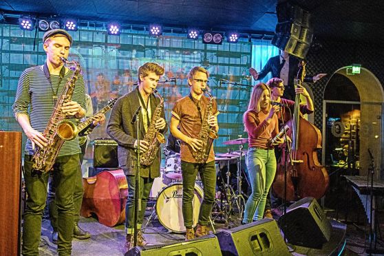 12189035_921277284628187_1472549055585126001_n